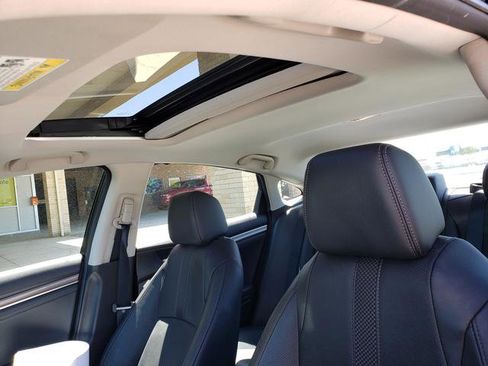 Used 2019 Honda Civic Touring image 12