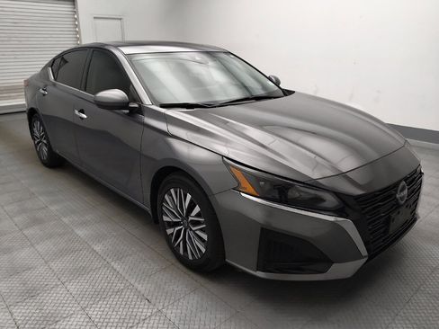 Used 2024 Nissan Altima 2.5 SV w/ SV Premium Package FWD image 13