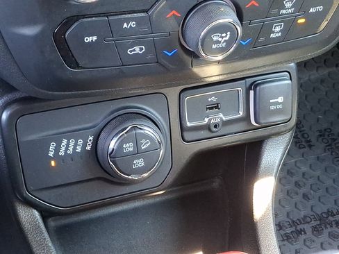Certified 2022 Jeep Renegade Trailhawk AWD/4WD image 26