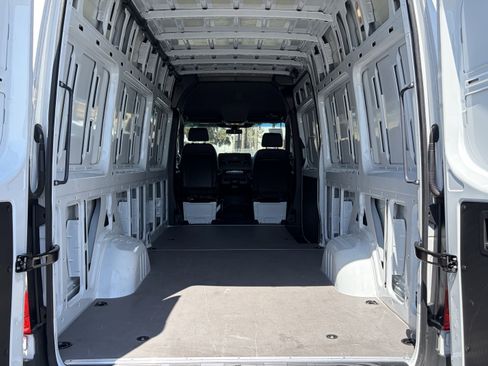 Used 2025 Mercedes-Benz Sprinter 2500 image 16