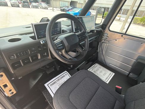 Used 2024 Chevrolet Brightdrop 400 w/ Commercial Equipment Package AWD/4WD image 18