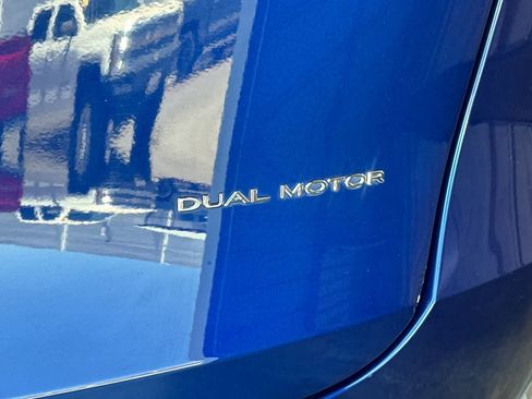 Used 2024 Tesla Model Y Long Range AWD/4WD image 16