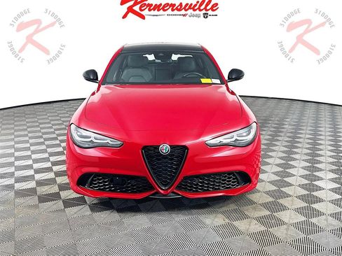 Used 2024 Alfa Romeo Giulia Veloce image 2