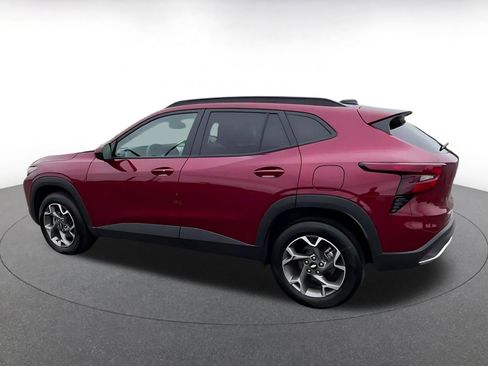 Used 2025 Chevrolet Trax LT w/ LT Convenience Package FWD image 10