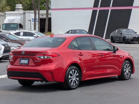 Used 2021 Toyota Corolla LE image 5
