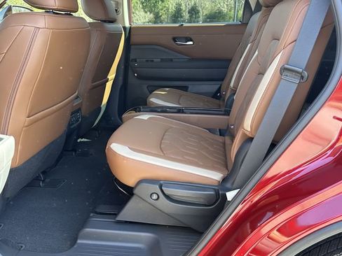 New 2026 Nissan Pathfinder Platinum image 16