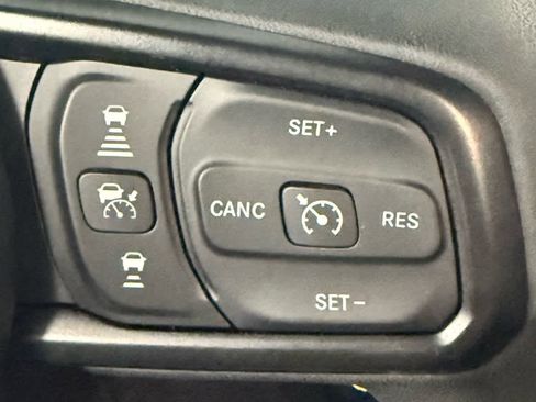 Used 2024 Jeep Wrangler Unlimited Sport image 29