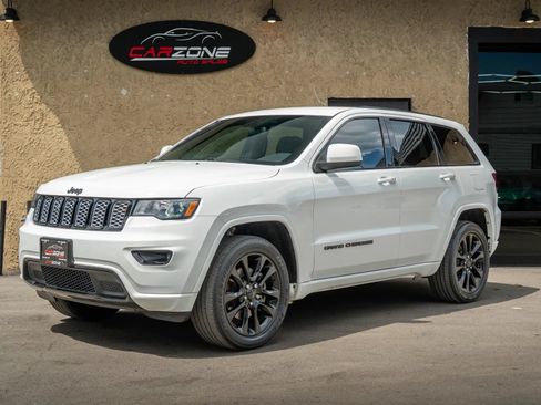 Used 2021 Jeep Grand Cherokee Laredo AWD/4WD image 1