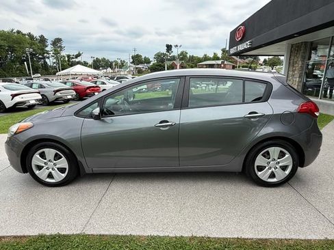 Used 2016 Kia Forte LX FWD image 24