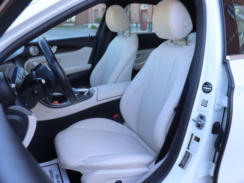 Used 2019 Mercedes-Benz E 300 4MATIC w/ Premium 1 Package image 12