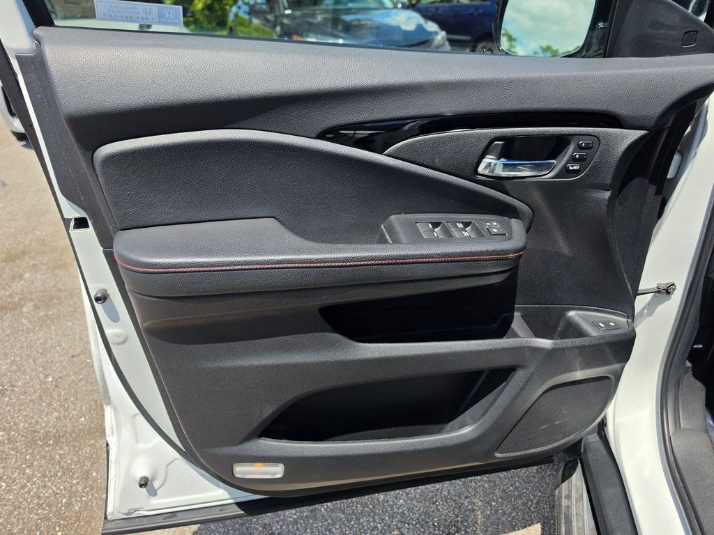 Used 2021 Honda Pilot Black Edition image 11