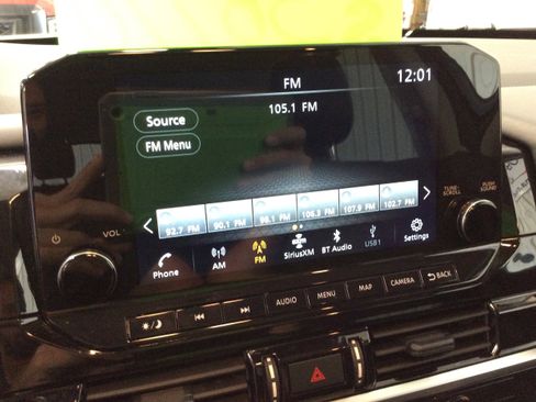 Used 2024 Nissan Pathfinder SL w/ Black Appearance Package image 26