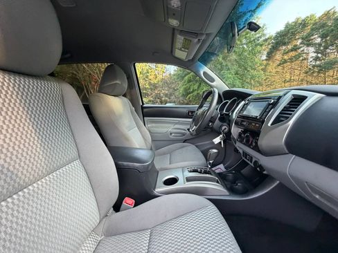 Used 2014 Toyota Tacoma PreRunner w/ SR5 Package RWD image 25