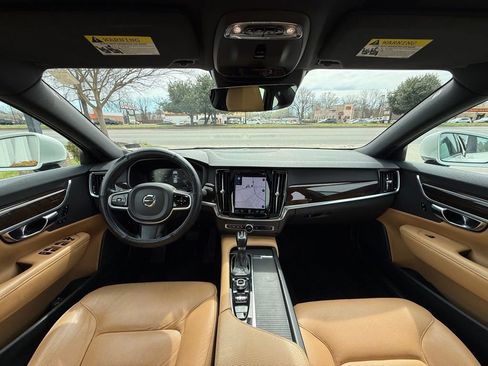 Used 2017 Volvo S90 T6 Momentum w/ Vision Package image 16