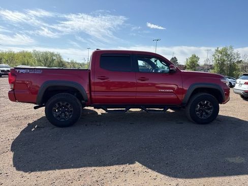 Used 2017 Toyota Tacoma TRD Off-Road AWD/4WD image 6