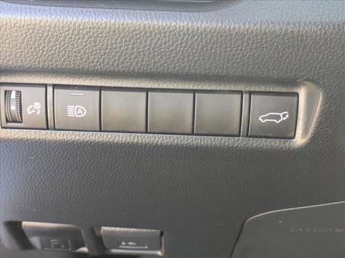 Used 2019 Toyota RAV4 XLE Premium image 12