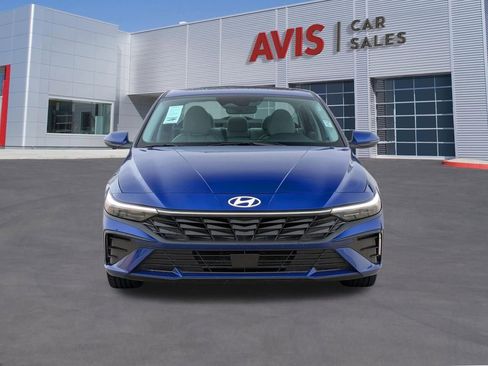 Used 2025 Hyundai Elantra Limited FWD image 2