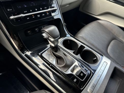 Used 2022 Kia Carnival EX FWD image 20