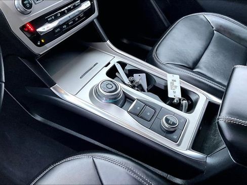 Used 2022 Ford Explorer XLT w/ Equipment Group 202A image 19