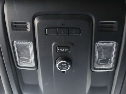 Used 2021 GMC Yukon SLT image 30