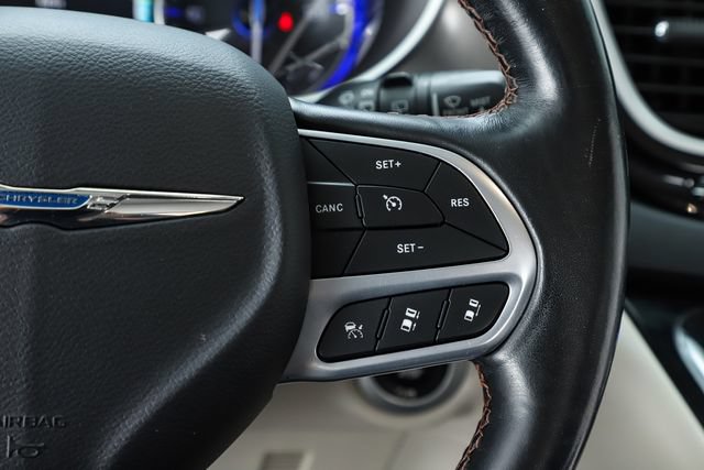 Used 2020 Chrysler Pacifica Touring-L w/ Advanced Safetytec Group FWD image 24