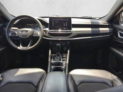 Used 2023 Jeep Compass Latitude w/ Convenience Group AWD/4WD image 19