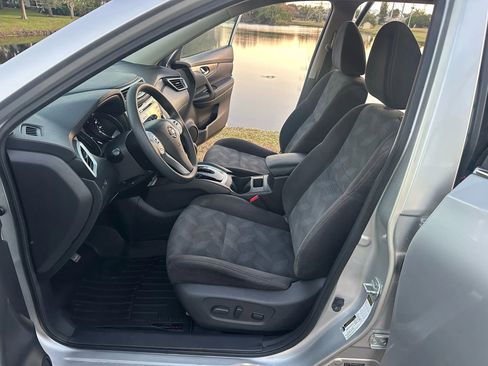 Used 2015 Nissan Rogue SV image 11