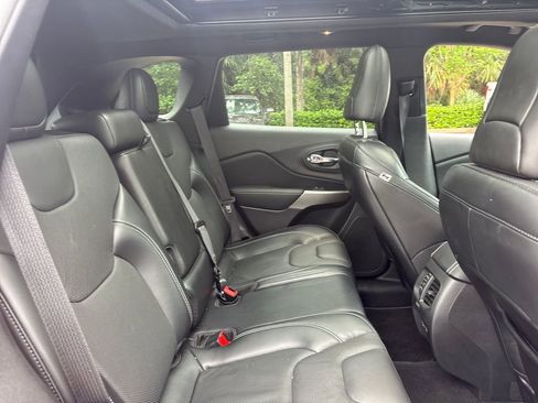 Used 2021 Jeep Cherokee Latitude Lux 80th Anniv w/ Quick Order Package 26U 80TH image 30