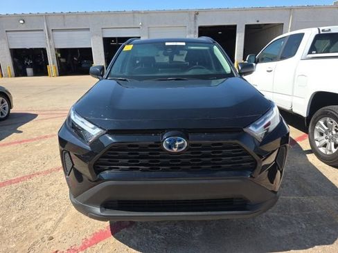 Used 2024 Toyota RAV4 LE AWD/4WD image 8