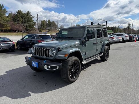 Used 2024 Jeep Wrangler Unlimited Sahara image 2