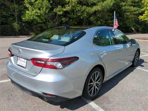 Used 2023 Toyota Camry XLE image 4