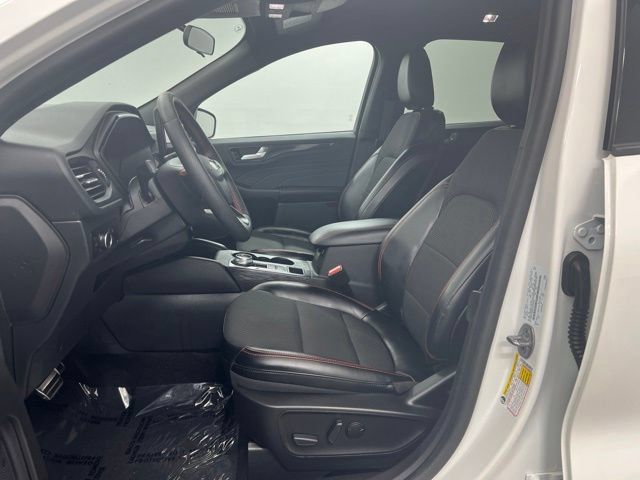 Used 2023 Ford Escape ST-Line w/ Tech Pack #1 AWD/4WD image 18