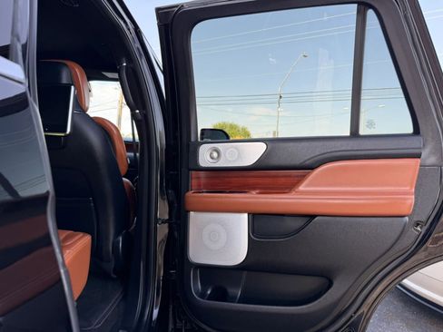 Used 2021 Lincoln Navigator Reserve AWD/4WD image 36