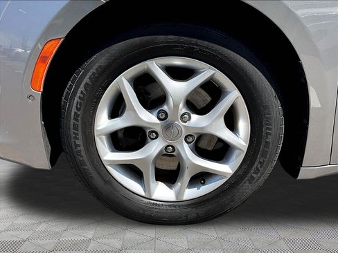 Used 2017 Chrysler Pacifica Touring-L Plus w/ Advanced Safetytec Group FWD image 34