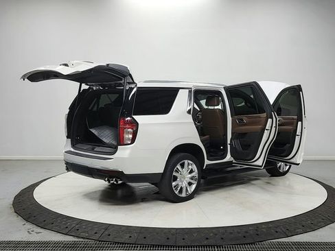 Used 2021 Chevrolet Tahoe High Country w/ Premium Package AWD/4WD image 15