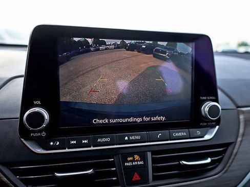 Used 2025 Nissan Altima 2.5 SV image 2