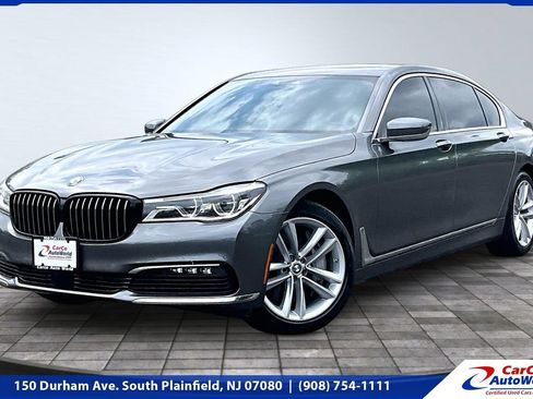 Used 2018 BMW 750i xDrive AWD/4WD image 1