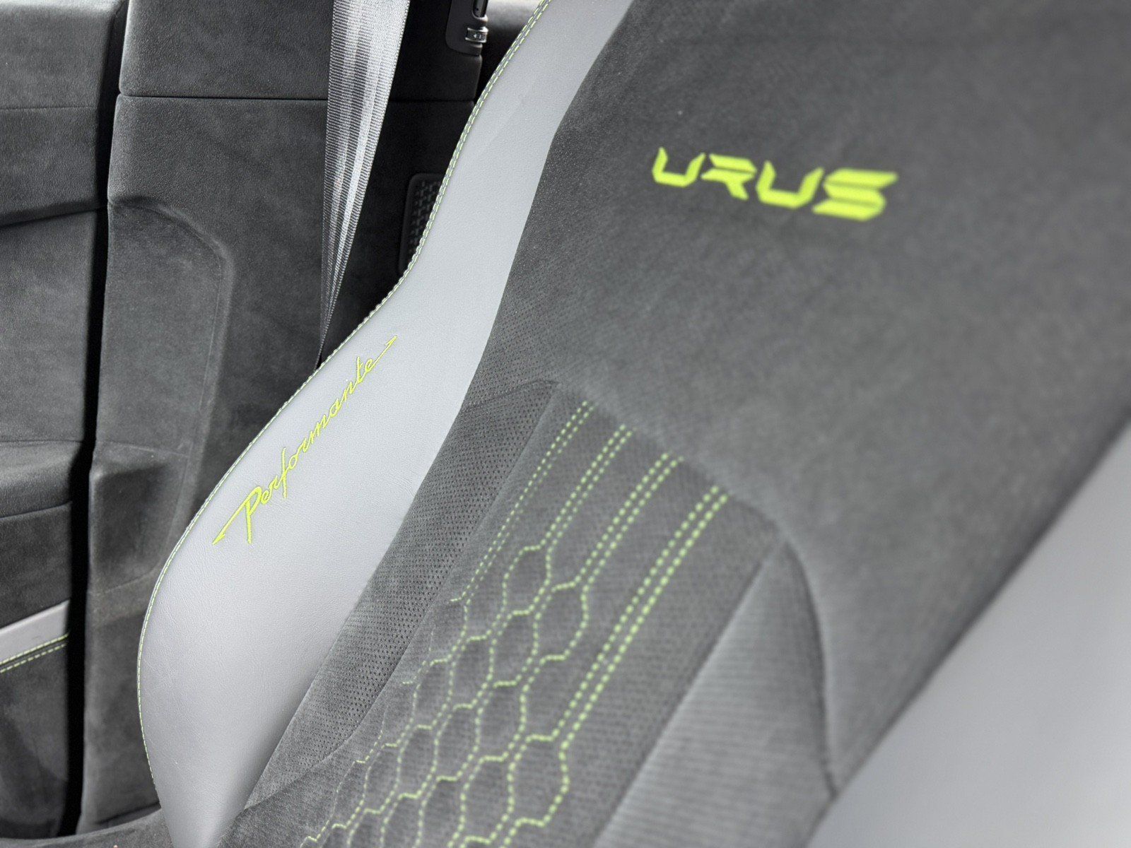 Used 2024 Lamborghini Urus Performante AWD/4WD image 29