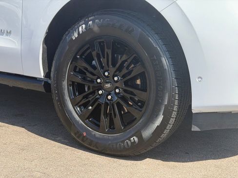 Used 2025 Ford Expedition Platinum AWD/4WD image 28