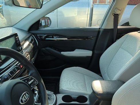 Used 2021 Kia Seltos EX AWD/4WD image 4