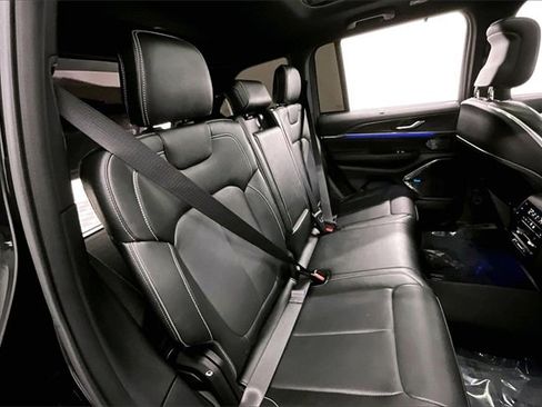 Used 2023 Jeep Grand Cherokee Overland w/ Advanced Protech Group III image 24