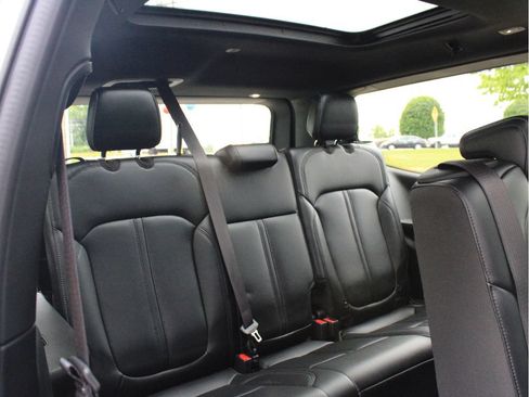 Used 2023 Jeep Wagoneer 4WD w/ Premium Group I image 27
