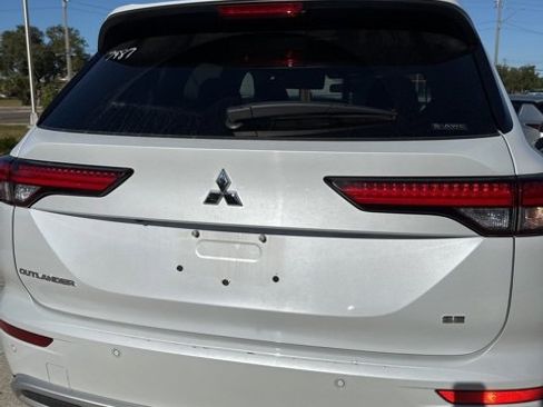 Used 2024 Mitsubishi Outlander SE image 49