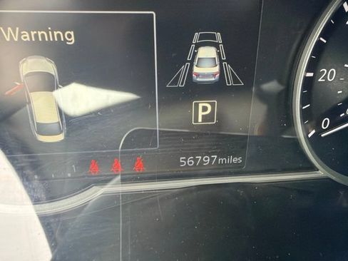 Used 2024 Nissan Versa SR FWD image 15