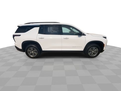 Used 2026 Chevrolet Traverse LT w/ Driver Confidence Package FWD image 9