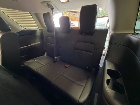 Used 2023 Nissan Pathfinder SL AWD/4WD image 7