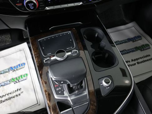 Used 2018 Audi Q7 3.0T Prestige w/ Prestige Package image 40