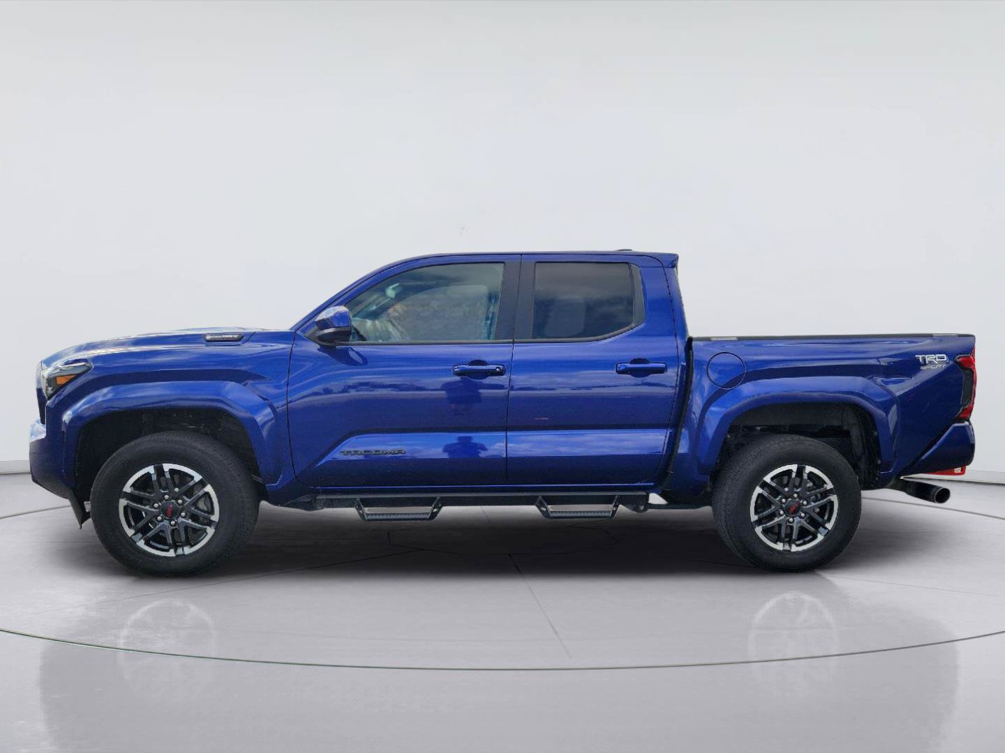 Used 2025 Toyota Tacoma TRD Sport AWD/4WD image 4