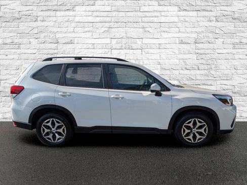 Used 2019 Subaru Forester Premium AWD/4WD image 5