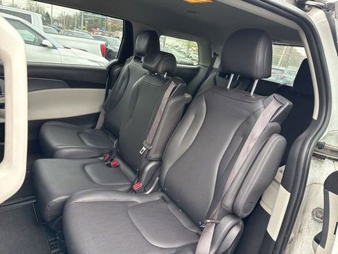 Used 2024 Kia Carnival LX FWD image 8